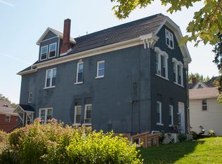 1122 Center Pl APT 3, Dubuque, IA 52001