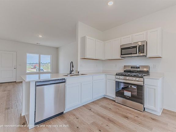 3rd image of 618 Caldwell Dr