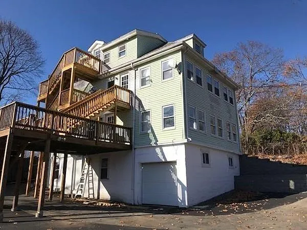 187 Beach St #1 — Photo 10