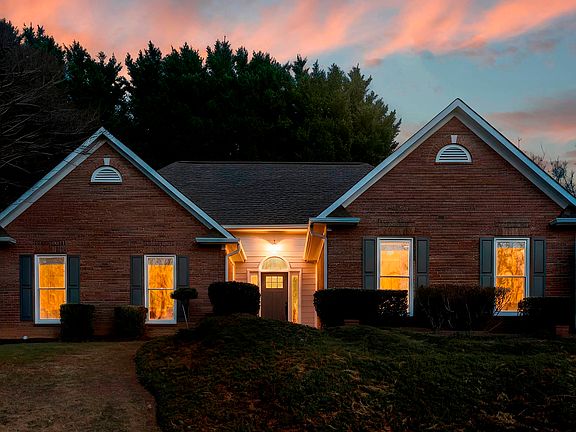 5th image of 225 Georgetown Ct