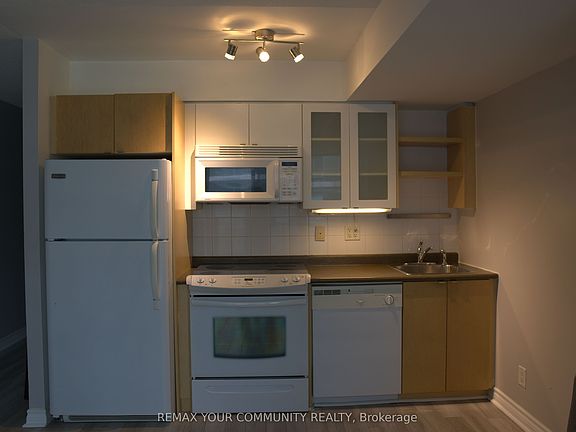 2nd image of 600 Fleet St E #329