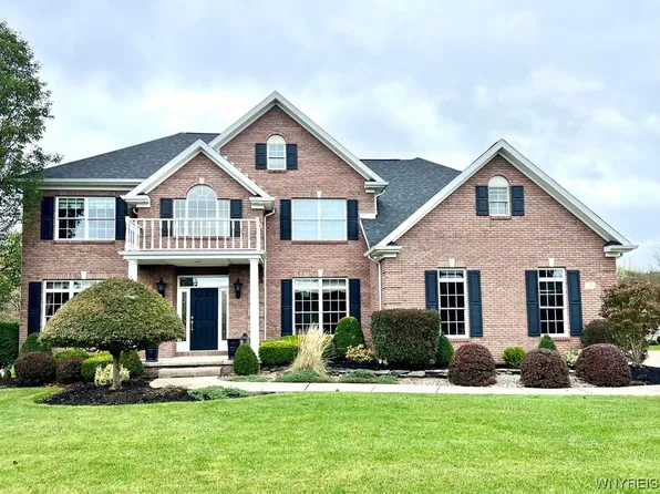 59 Hazelwood Ln, Grand Island, NY 14072