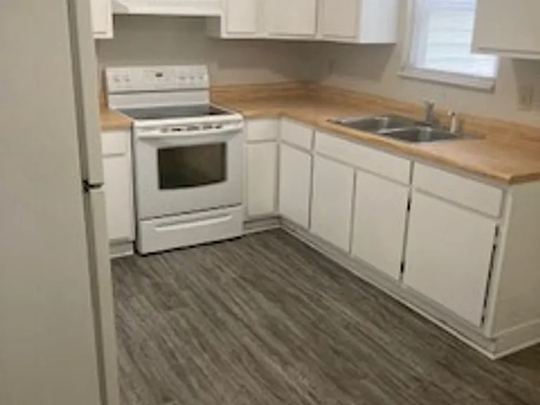 1110 Park St #L — Photo 18