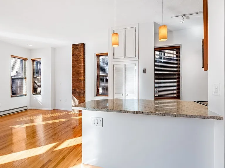 8 Battery St #14 — Photo 8