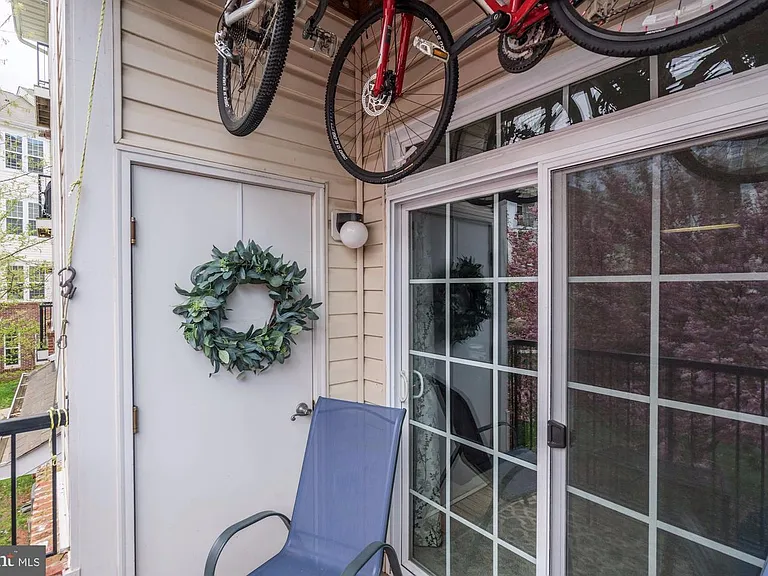 21228 McFadden Sq #211 — Photo 30