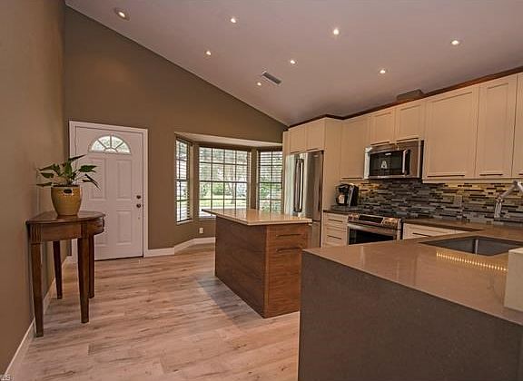 Fabulous open kitchen, huge stainless sink