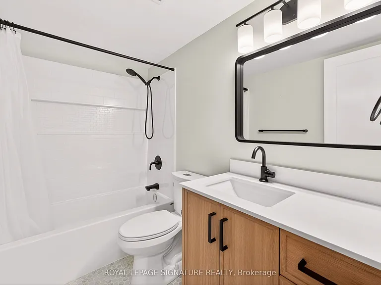 60 Inverlochy Blvd #309 — Photo 12