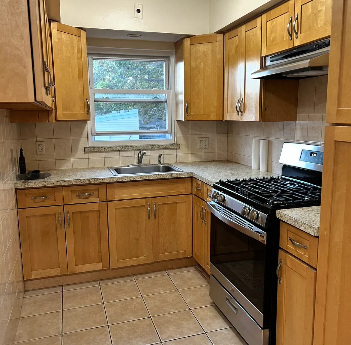 2 bed, 800 sqft, $2,300 — Photo 2