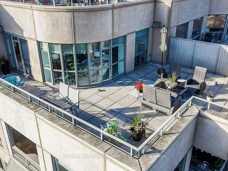 2511 Lakeshore Rd W #519 — Photo 2