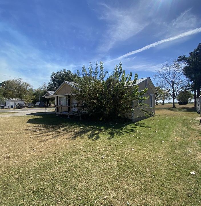 2nd image of 511 E Cypress St