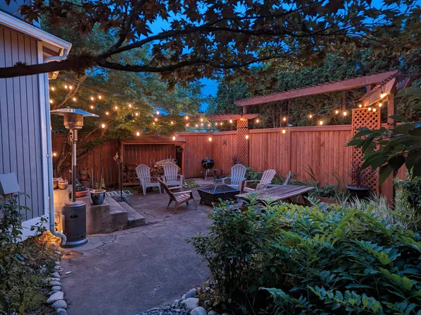 21917 84th Ave W, Edmonds, WA 98026