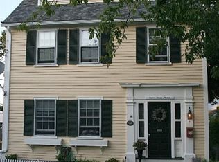 7 Smith St, Rockport, MA 01966