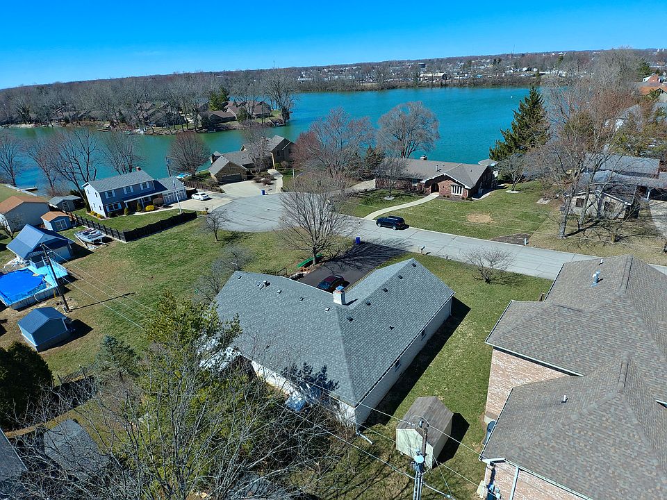 1st image of 115 Lakeside Ct