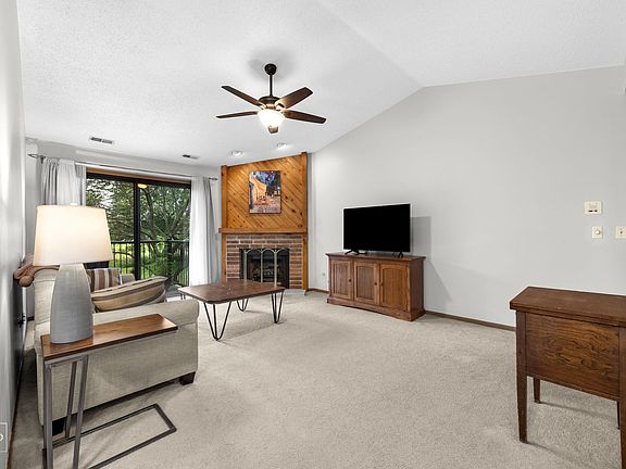 4th image of 430 Elizabeth Dr #2C