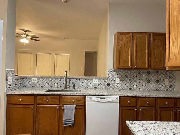 3rd image of 1112 Mockingbird Dr