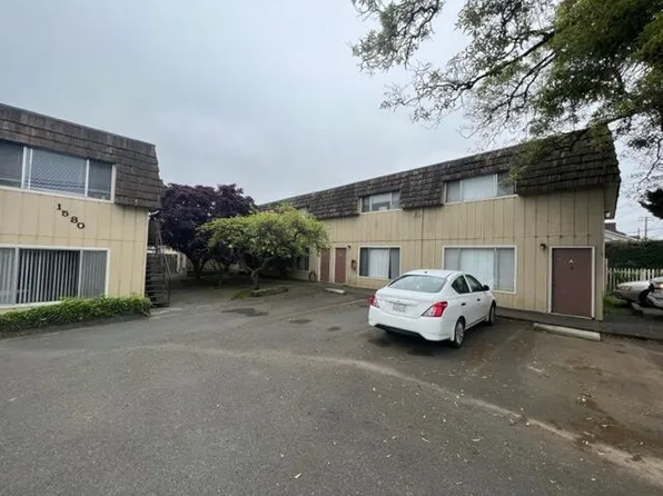 1572 H St, Arcata, CA 95521
