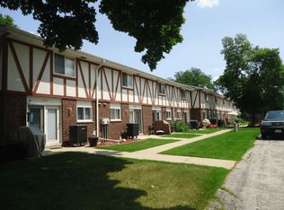 800 822 Ridgeway Drive, Pewaukee, WI 53072