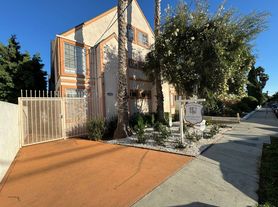 1450 N Vista St