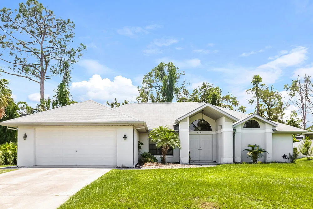 3 bed, 2.0 bath, 1804 sqft, $2,060 — Photo 1