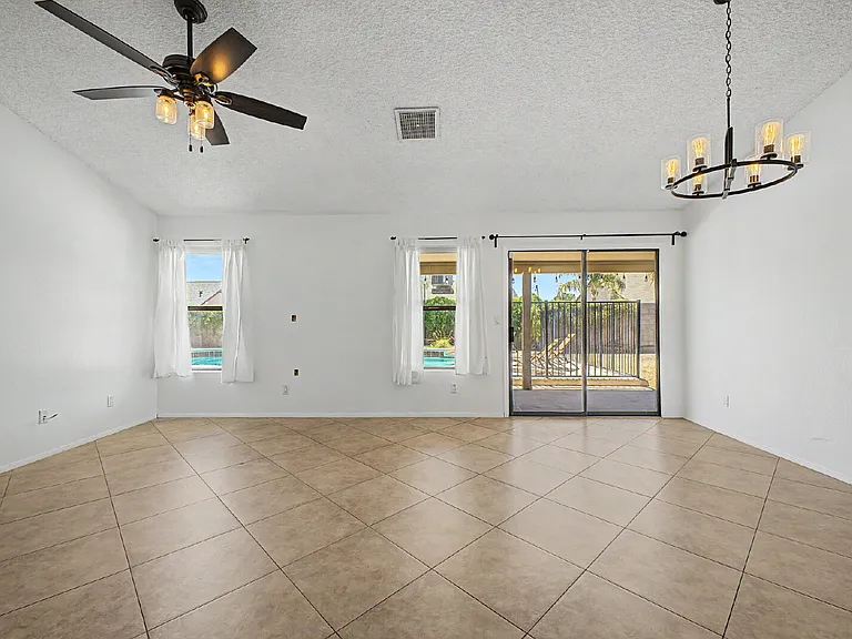 1301 E Taro Ln — Photo 11