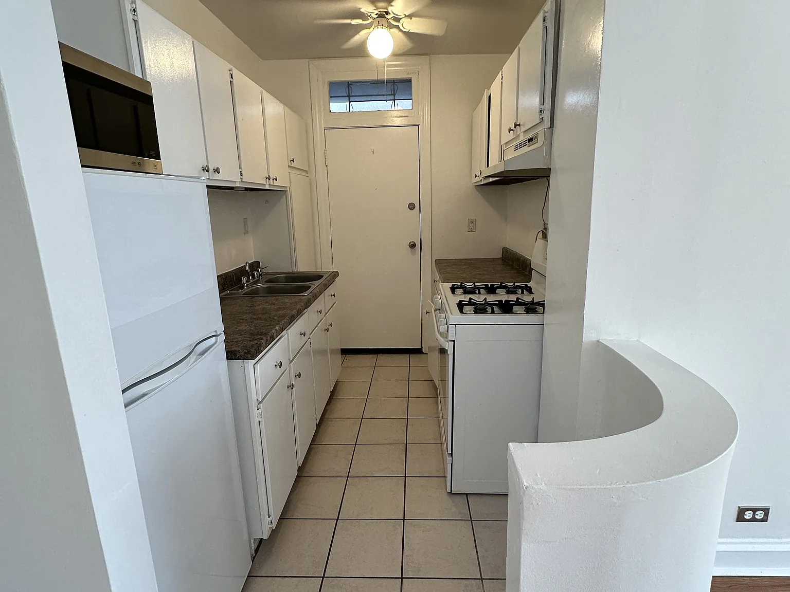 1 bed, 700 sqft, $1,600 — Photo 4