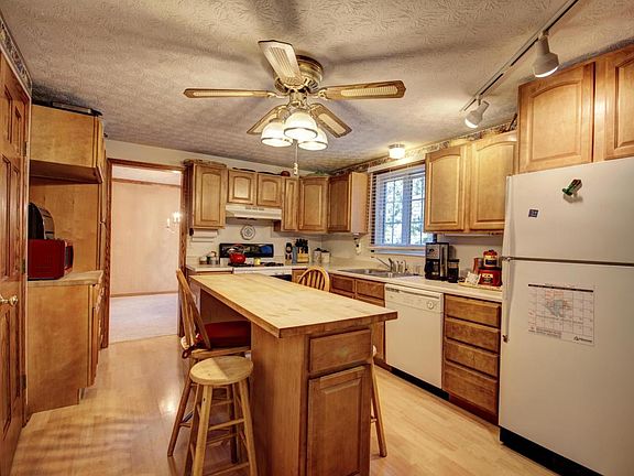 5th image of 9572 Merry Ln NW