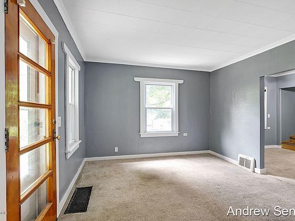 4th image of 122 Meerse St SE