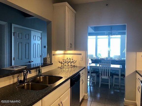 4th image of 207 S William St Unit 45