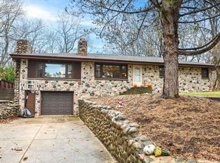 W208N6936 Fillmore Dr, Menomonee Falls, WI 53051