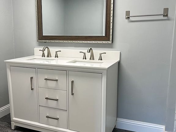 4th image of 945 Hanover St #945B
