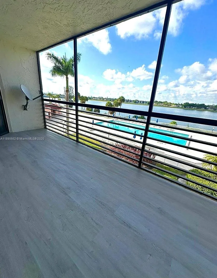 Lake View Of Calif Club C — Photo 2