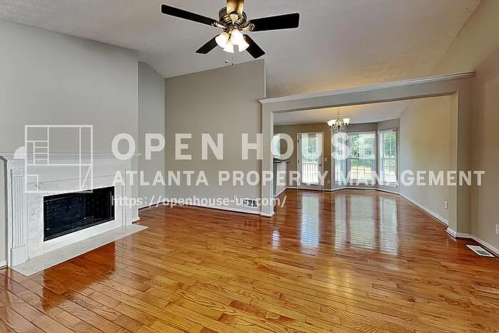 37 Christopher Dr — Photo 4