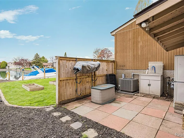 38027 Mallast St — Photo 51