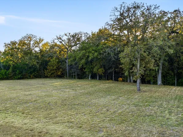 417 Acorn Trl, Granbury, TX 76049