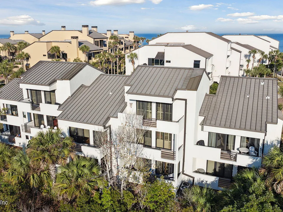 756 Spinnakers Reach Dr