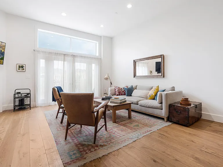 12020 Guerin St #Penthouse 5 — Photo 3