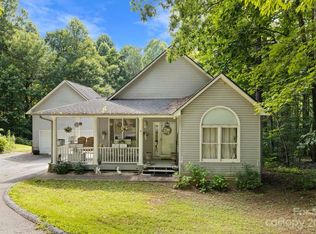 8 Summer Savory Ct, Flat Rock, NC 28731