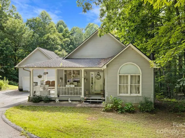 8 Summer Savory Ct, Flat Rock, NC 28731