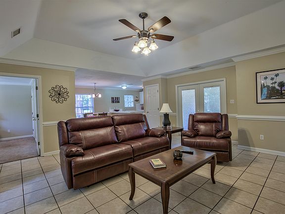 3rd image of 209 Westminister Dr