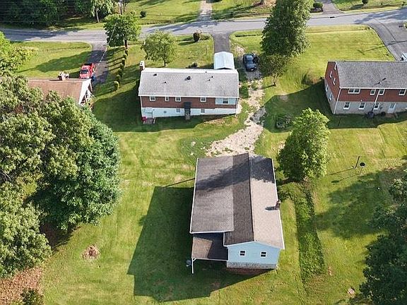 3rd image of 336 Hilltop Dr