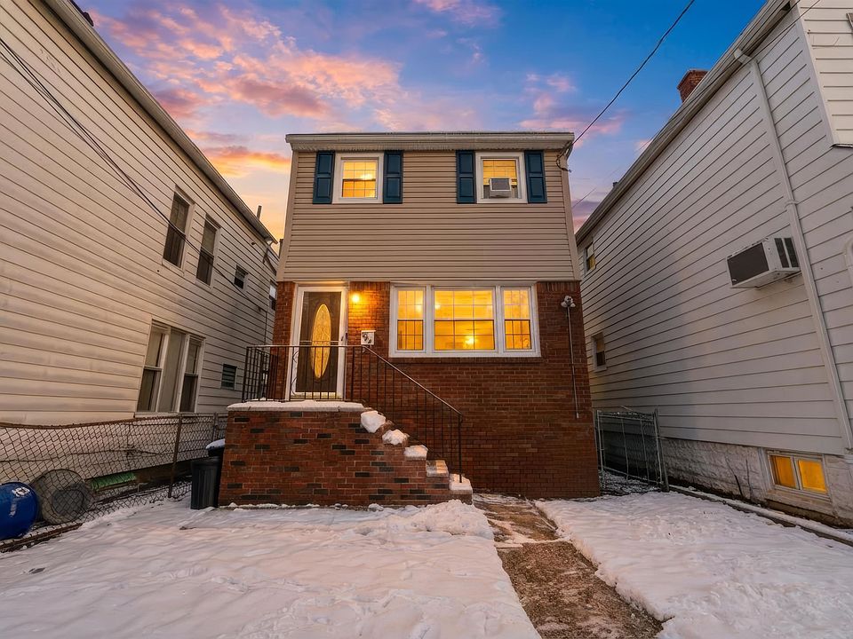 1st image of 204 DEVON ST