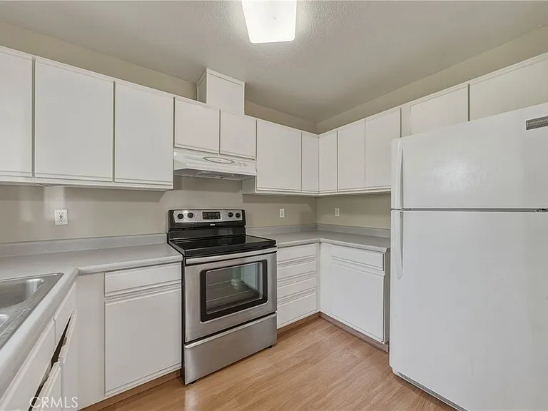 687 Armstrong St — Photo 13