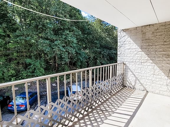 5th image of 308 Quarry St APT 205