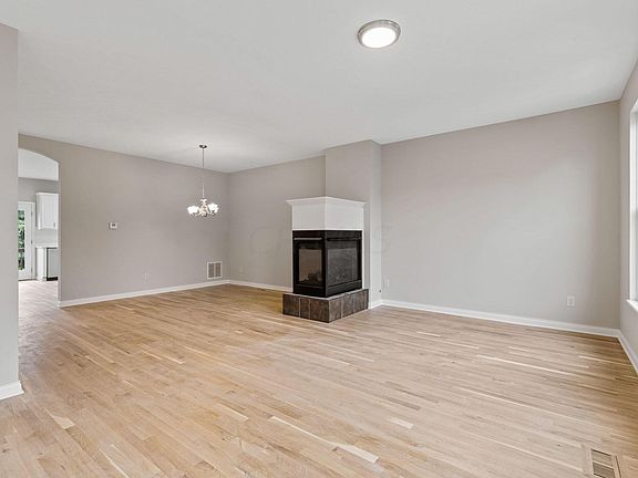 5th image of 6207 Cenpac Ave