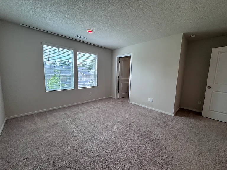 896 N 18th Ave — Photo 13