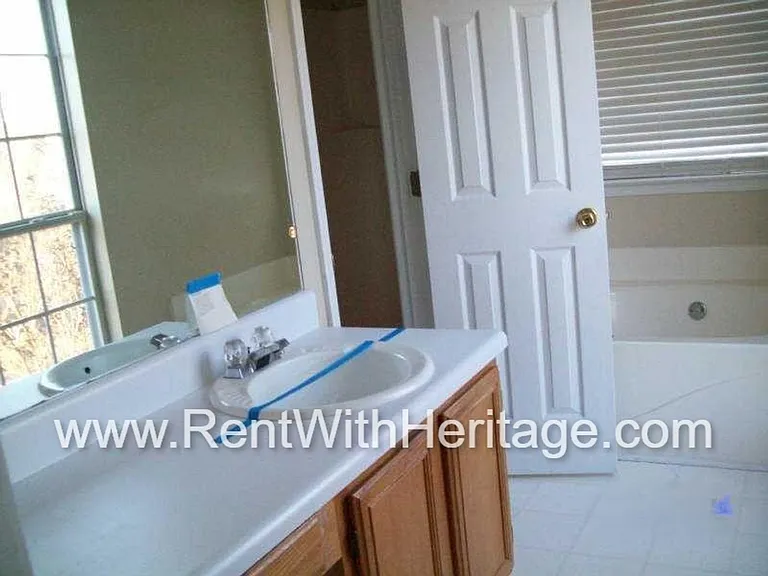 6322 Hillview Ln — Photo 8