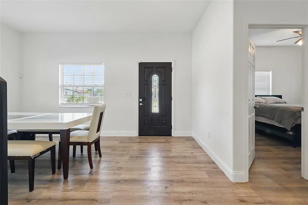 4 bed, 3.0 bath, 2600 sqft, $4,650 — Photo 4