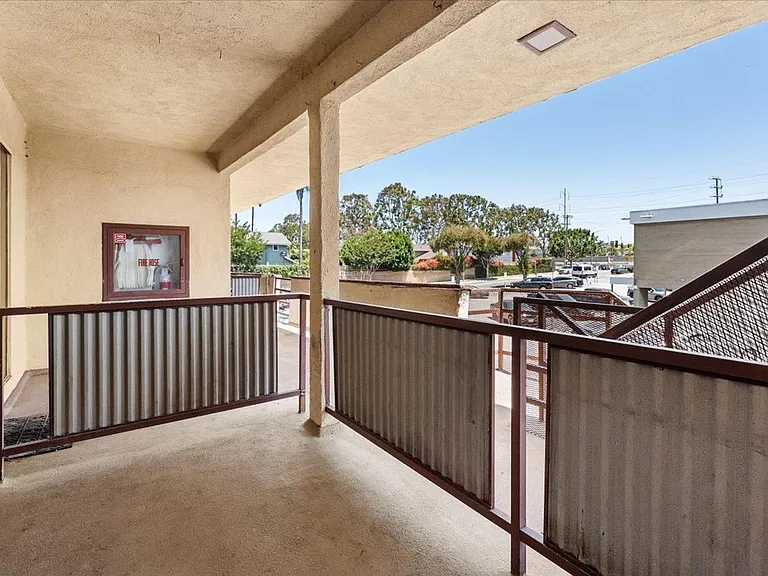 5232 Fairview Blvd — Photo 13