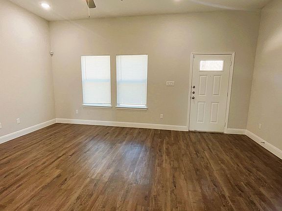 3rd image of 814 County Road 5702