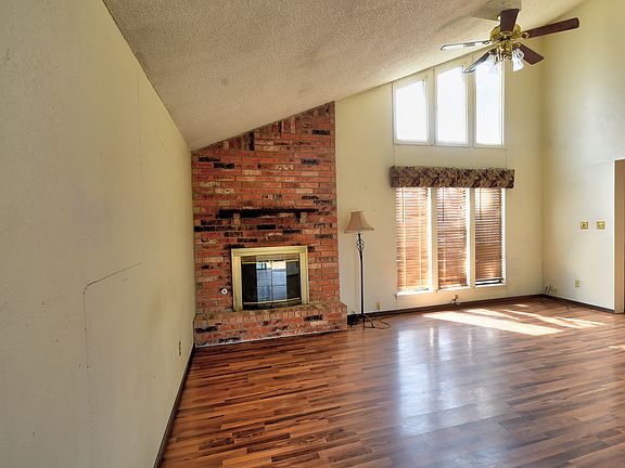 4th image of 557 W 148th St S